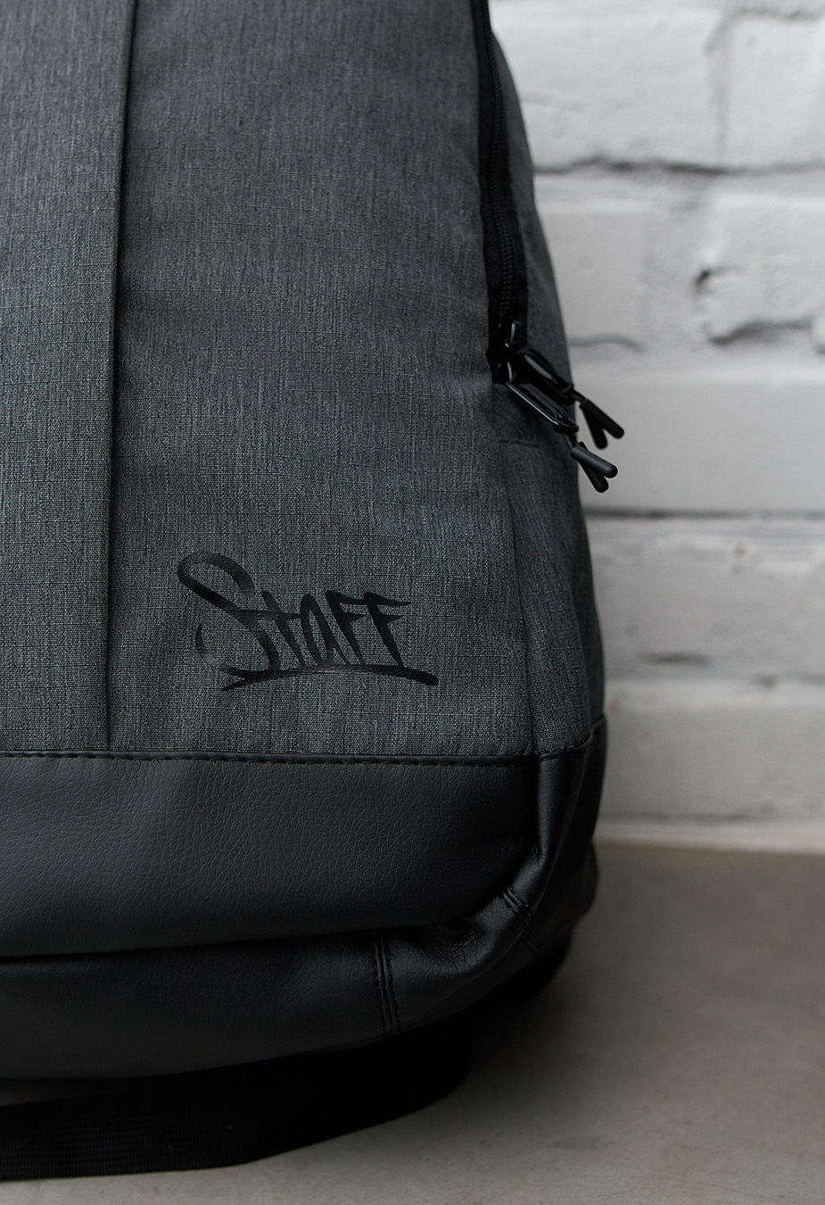 Plecak Staff po 30L logo gray