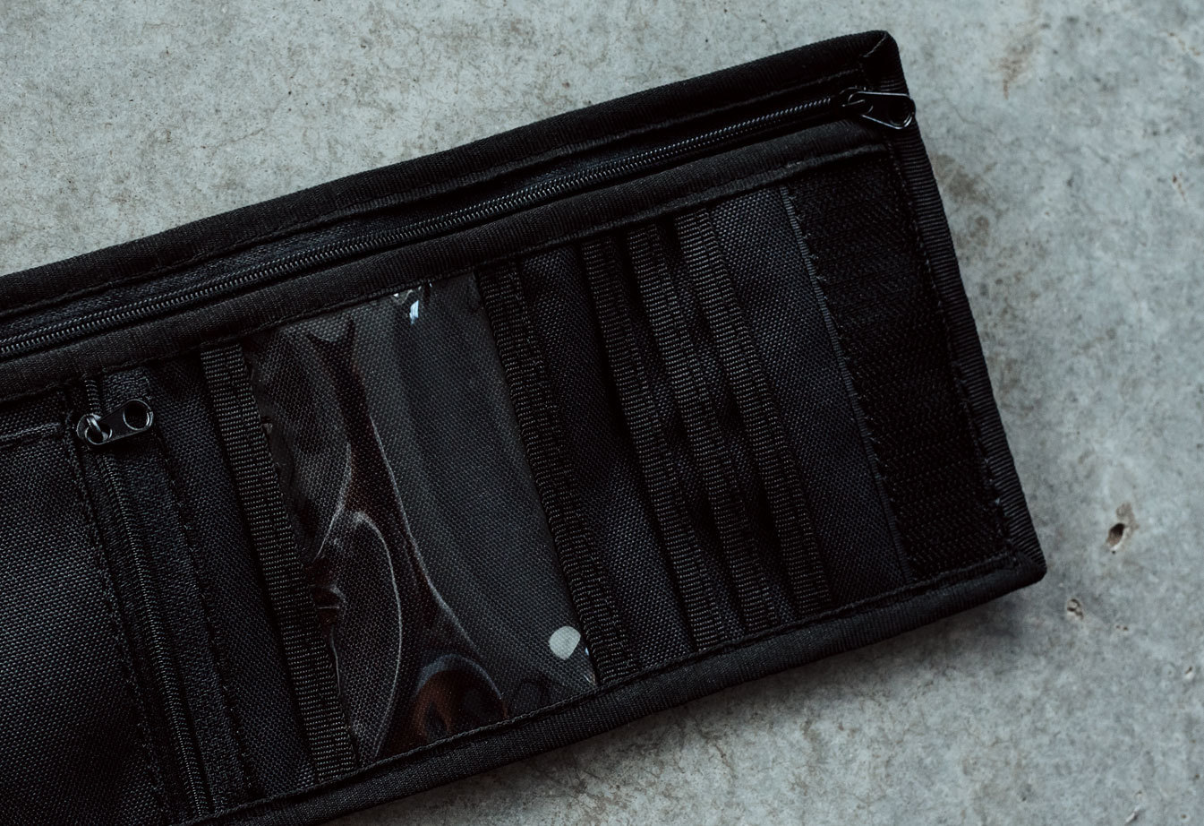 Portmonetka Staff black logo