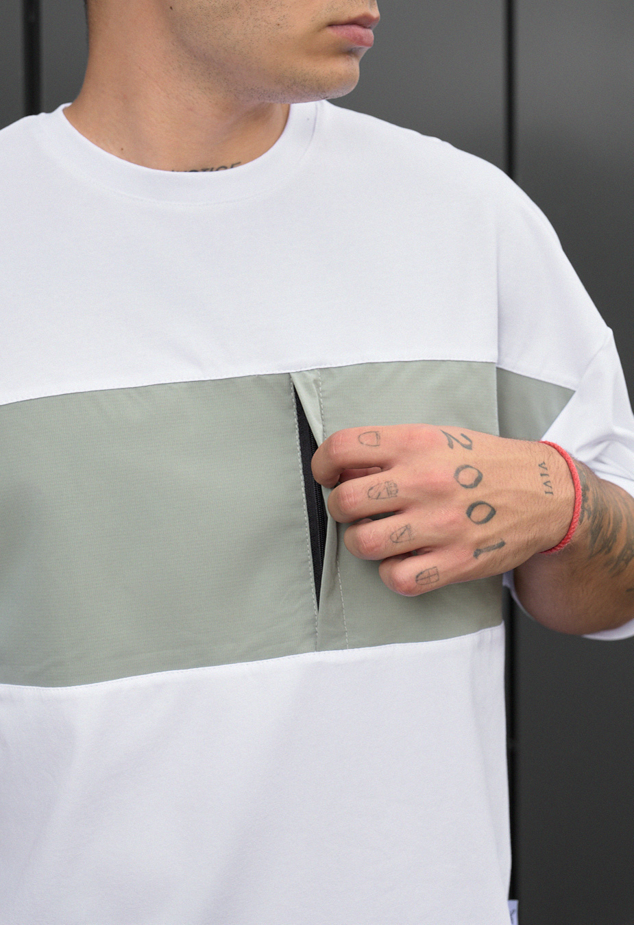 Komplet koszulka + spodenki Staff patt white & light olive oversize