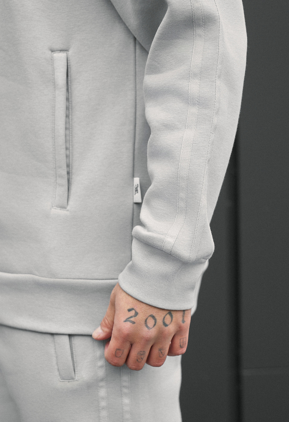 Dres Staff od light gray fleece