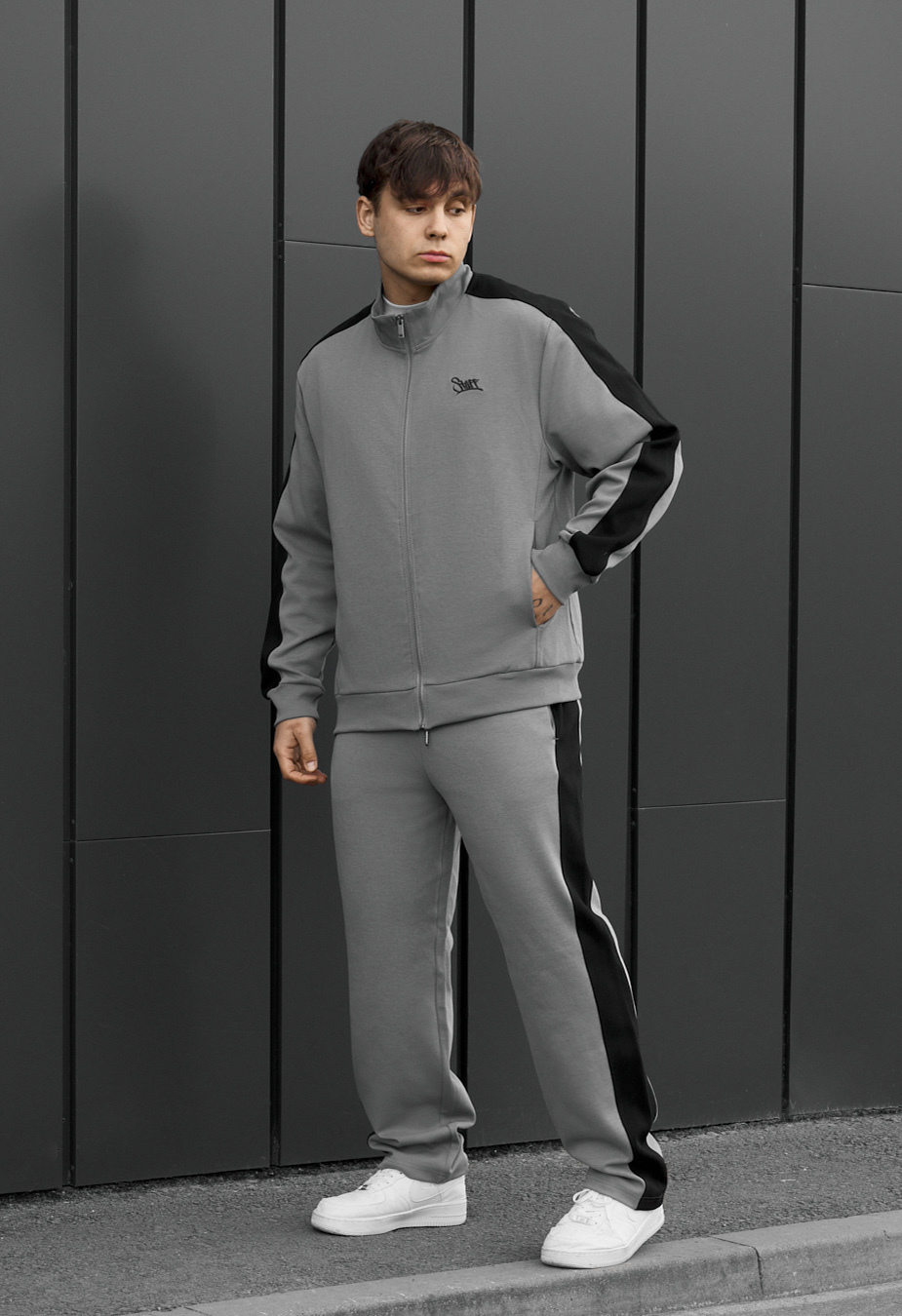 Dres Staff el zip logo gray & black