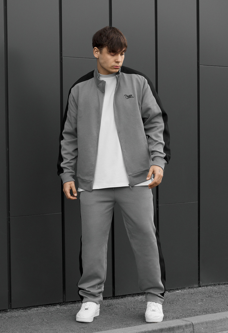 Dres Staff el zip logo gray & black
