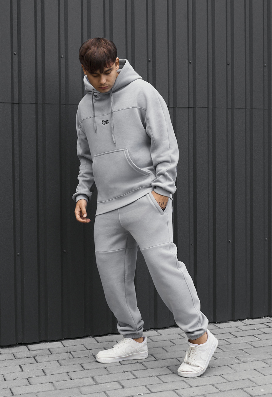 Dres Staff say light gray logo fleece