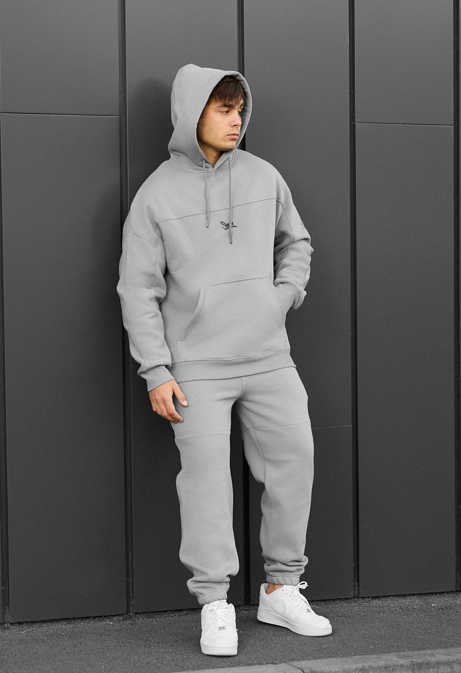 Dres Staff say light gray logo fleece