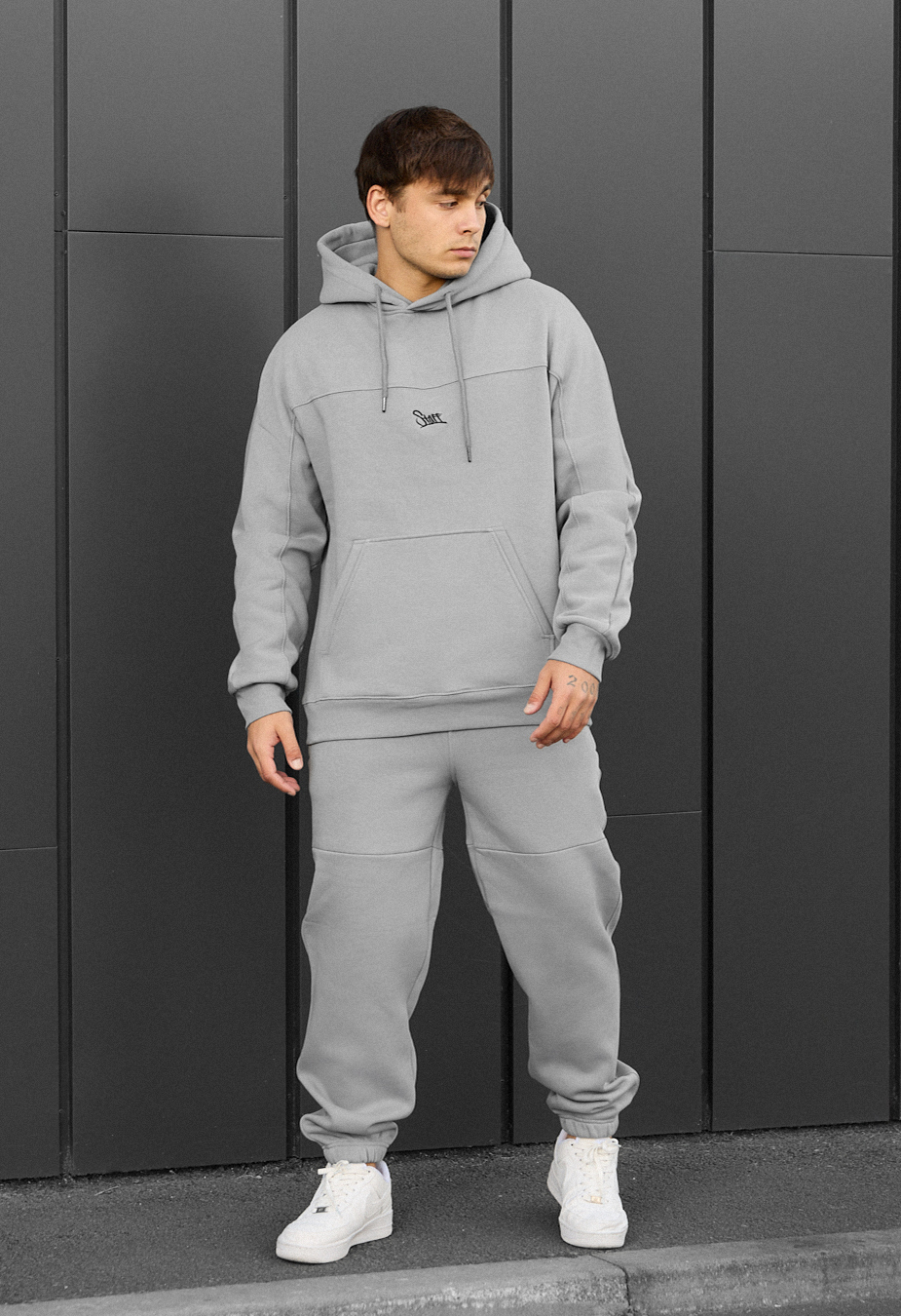 Dres Staff say light gray logo fleece
