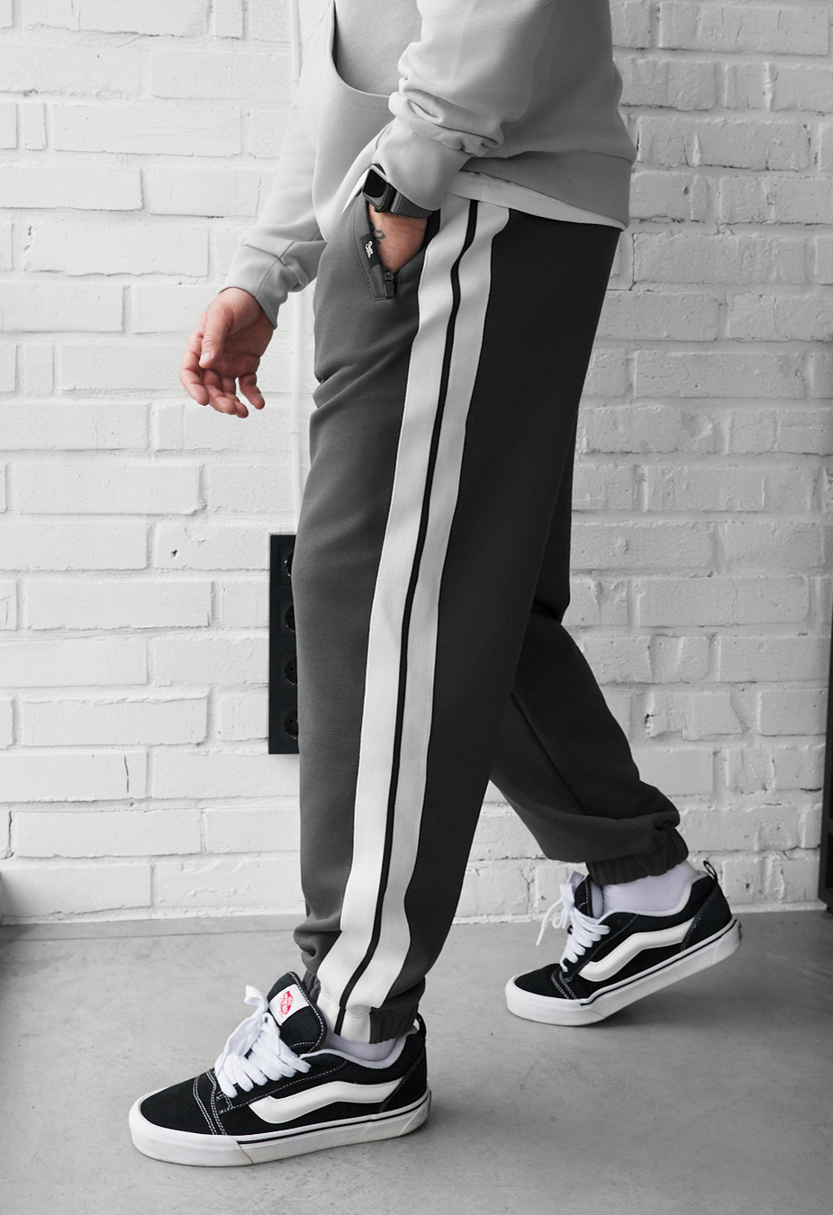 Spodnie dresowe Staff un dark gray lampas