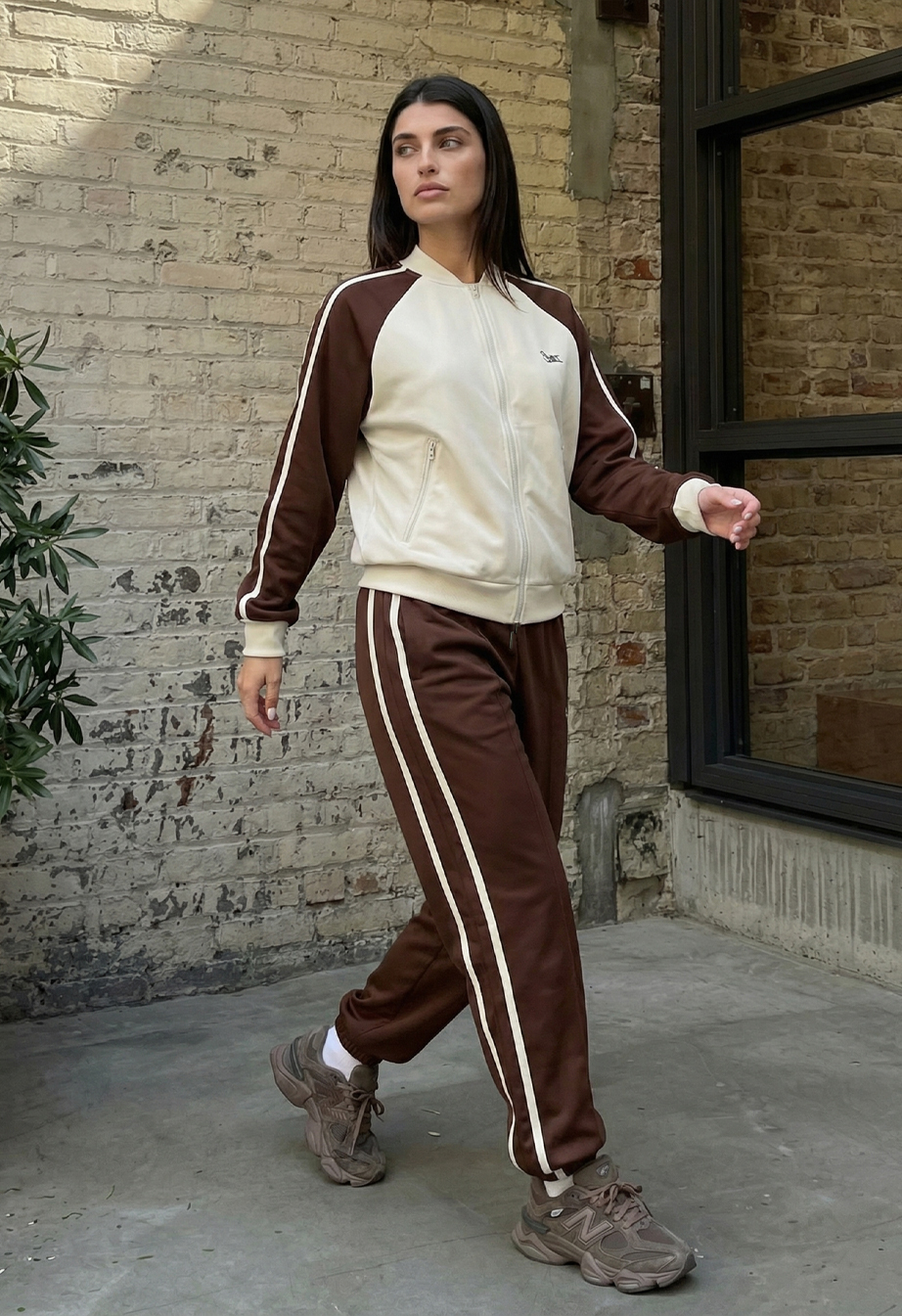 Dres Staff adi zip logo milk & brown
