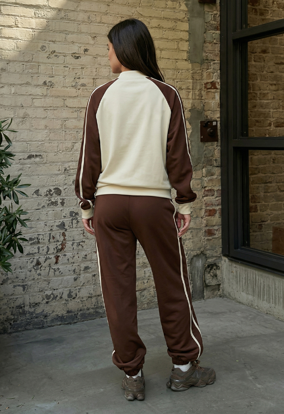 Dres Staff adi zip logo milk & brown