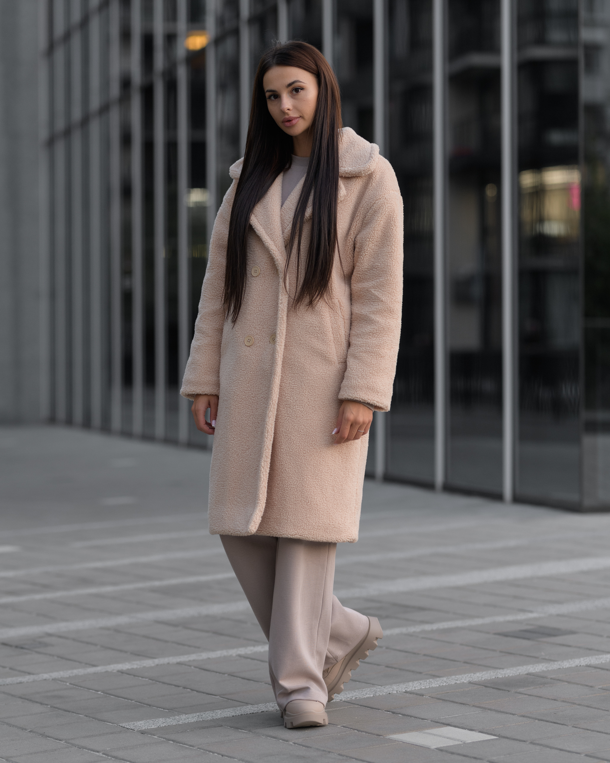 Damski płaszcz futrzany Staff beige