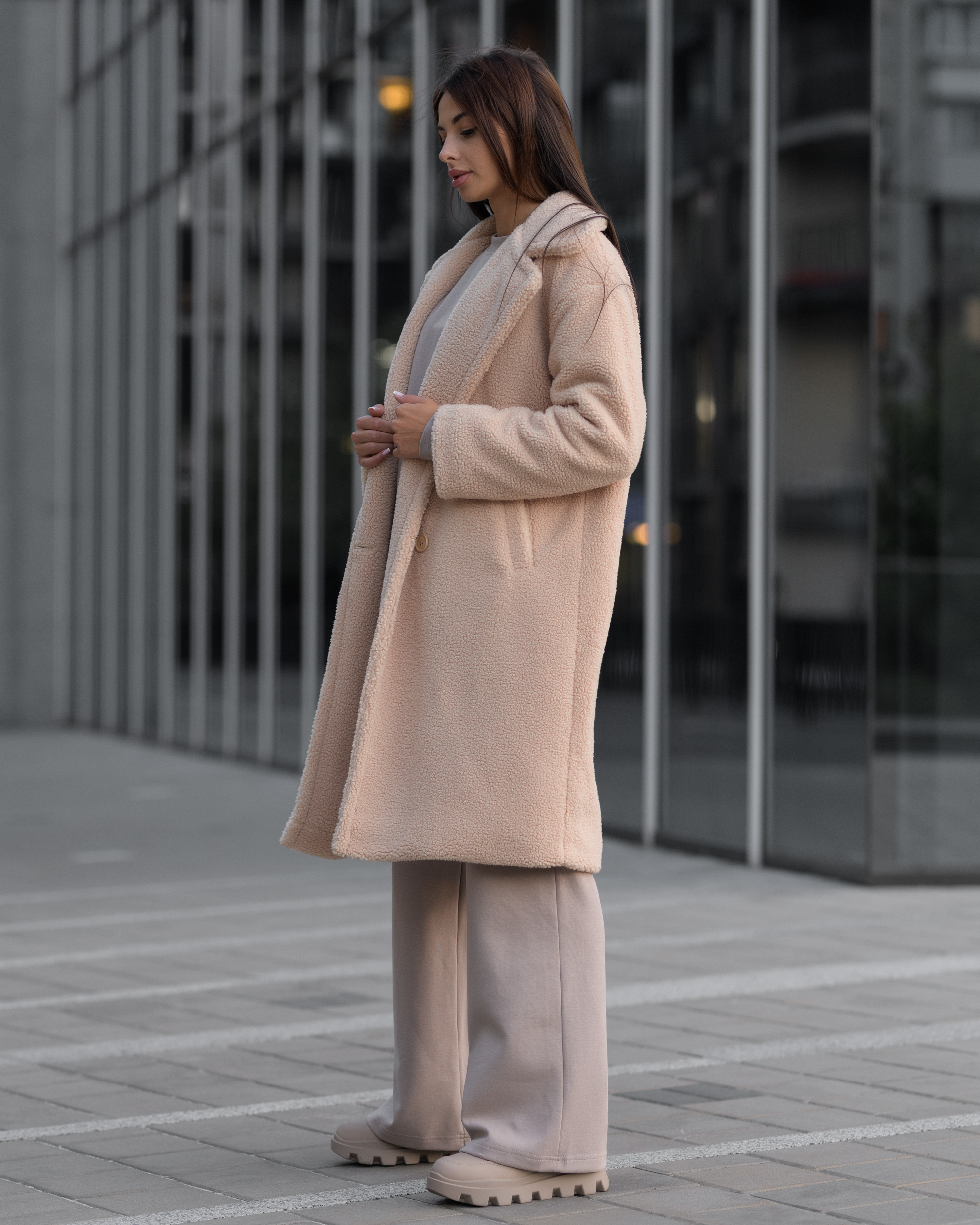 Damski płaszcz futrzany Staff beige