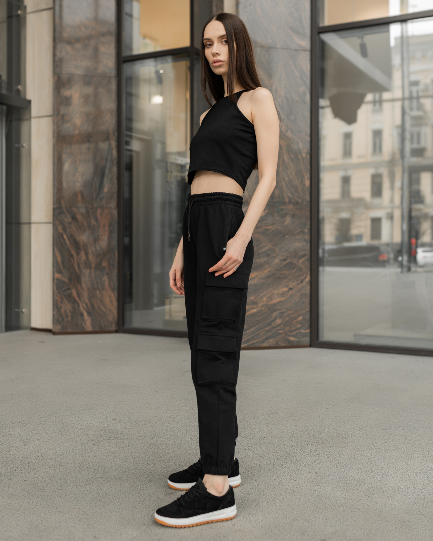 Damskie spodnie dresowe Staff cargo black