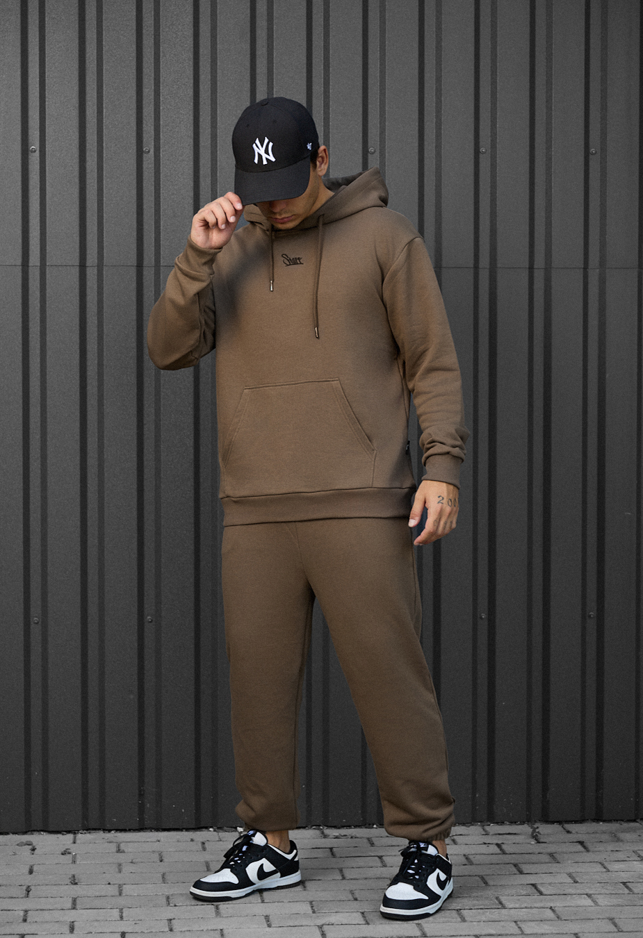 Dres Staff fad brown