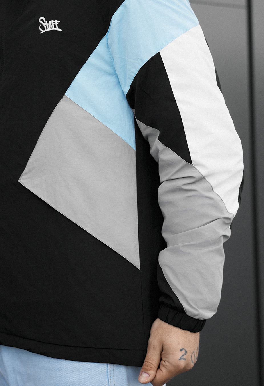 Wiatrówka Staff nix black & light logo