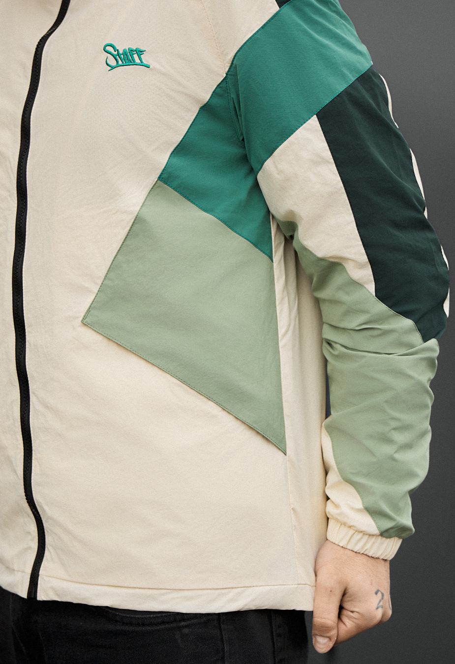 Wiatrówka Staff nix milk & green logo