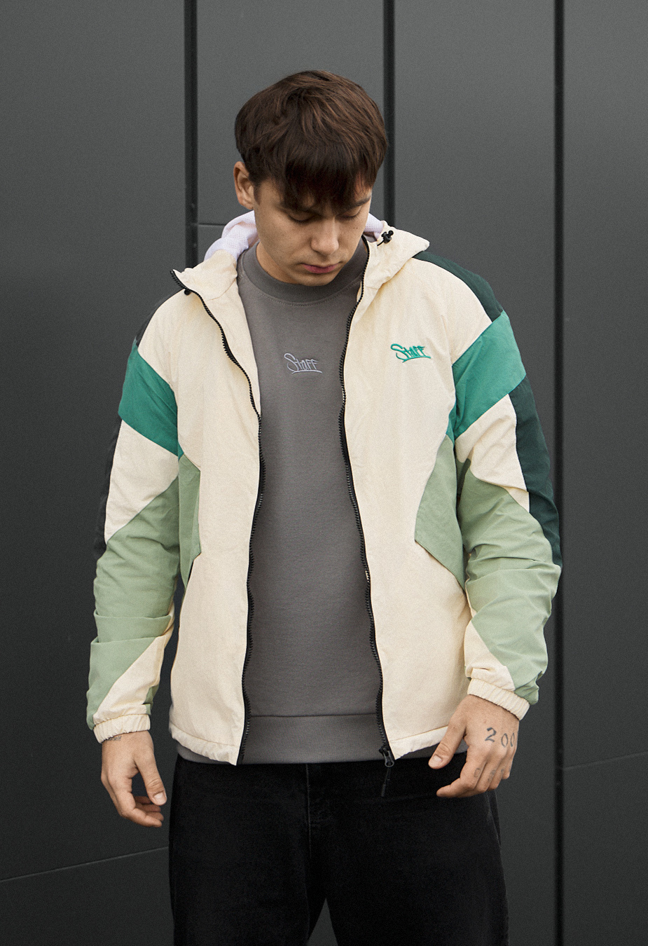 Wiatrówka Staff nix milk & green logo