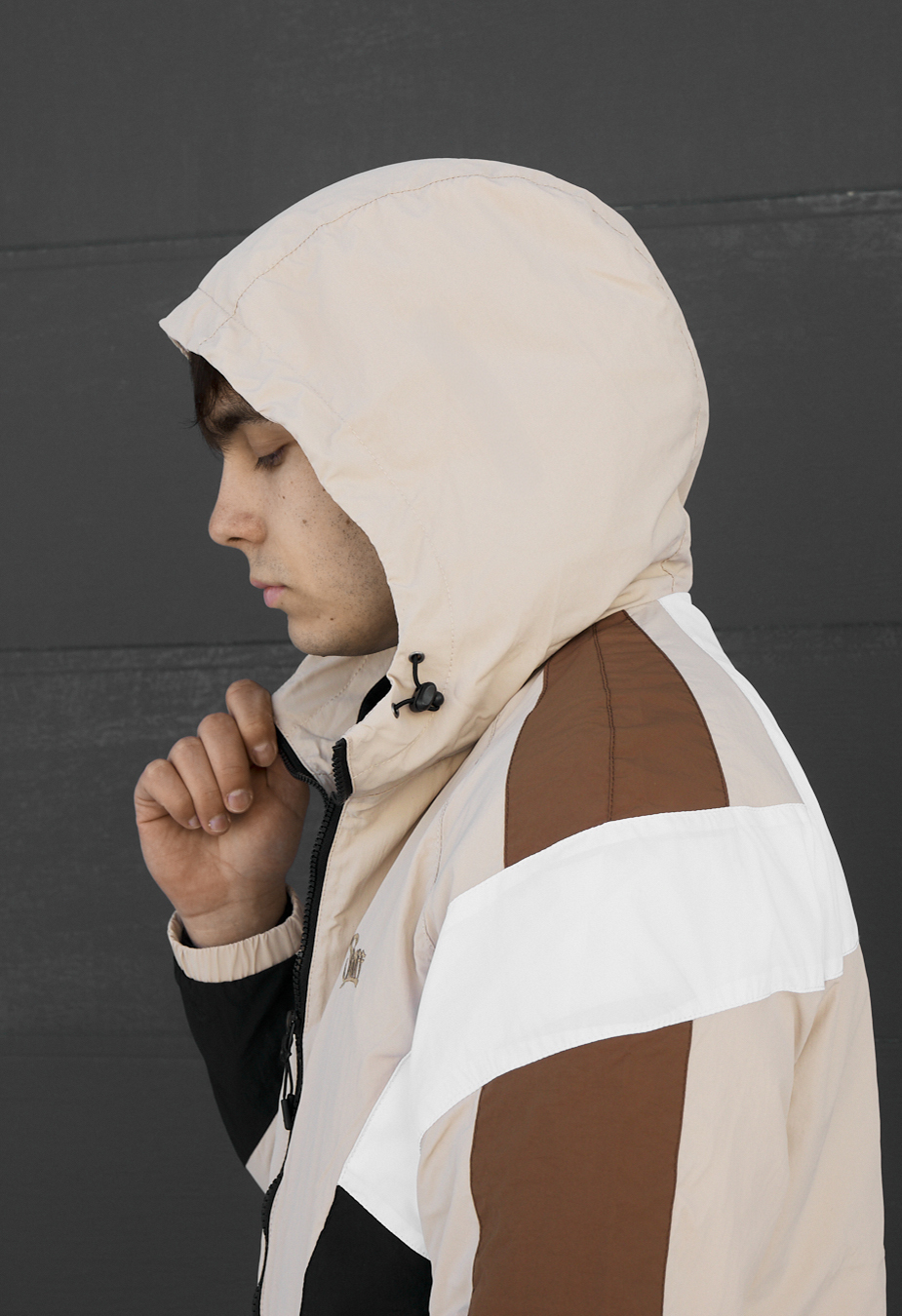 Wiatrówka Staff nix beige logo