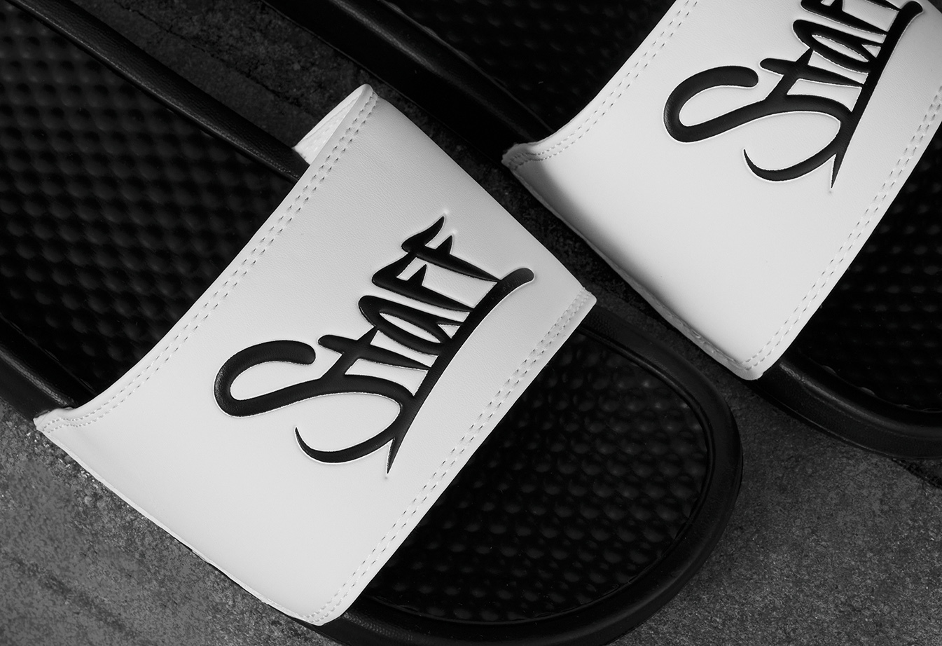 Klapki Staff white & black logo