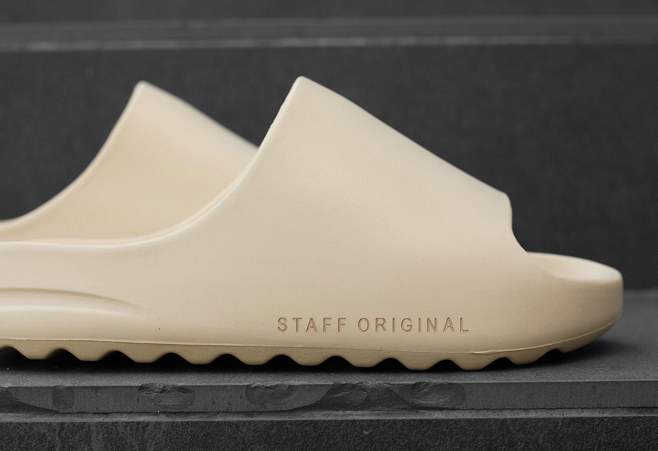 Kapcie Staff all beige