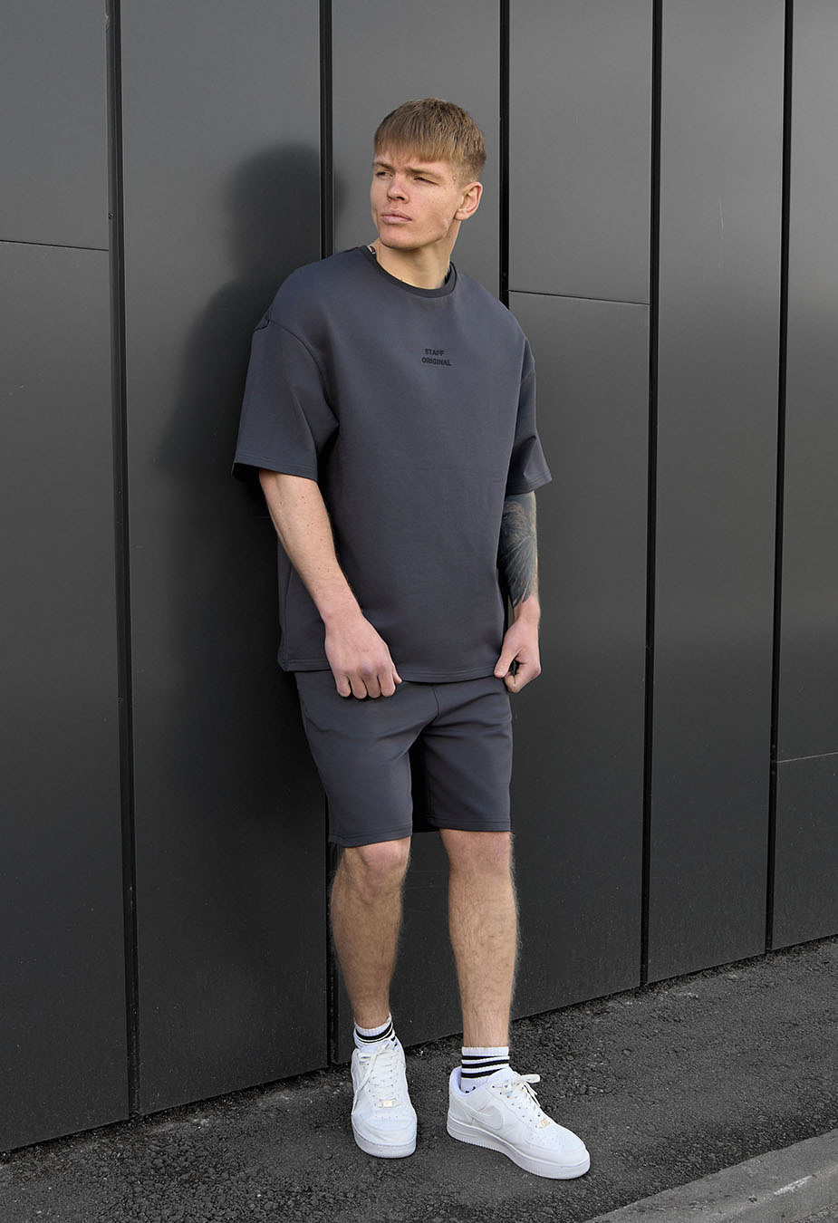Komplet koszulka + spodenki Staff no dark gray oversize