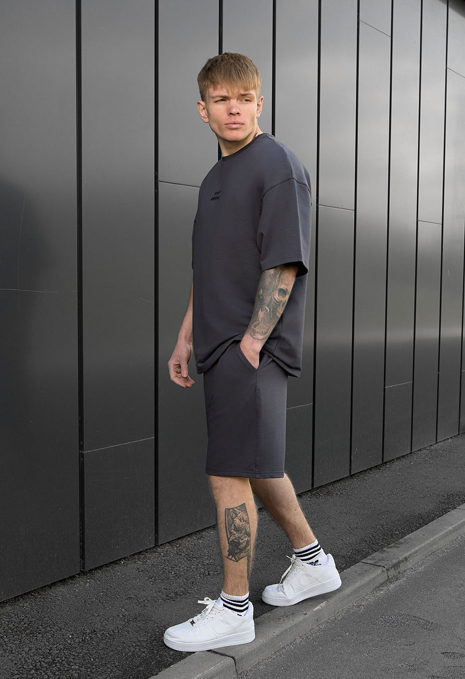 Komplet koszulka + spodenki Staff no dark gray oversize