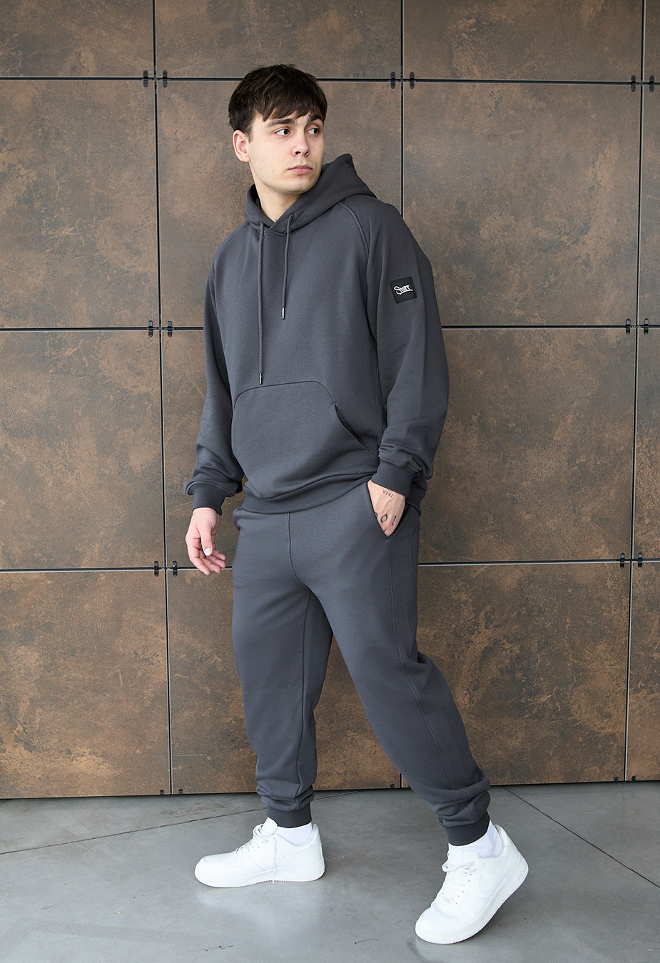 Dres Staff es dark gray oversize