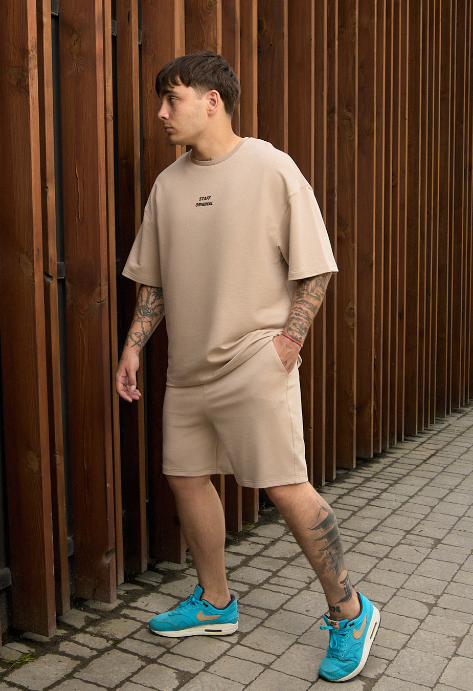 Komplet koszulka + spodenki Staff no beige oversize