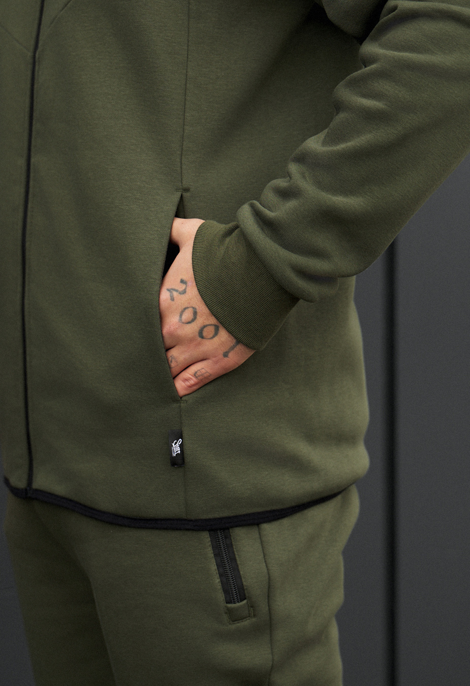 Dres Staff ni khaki fleece