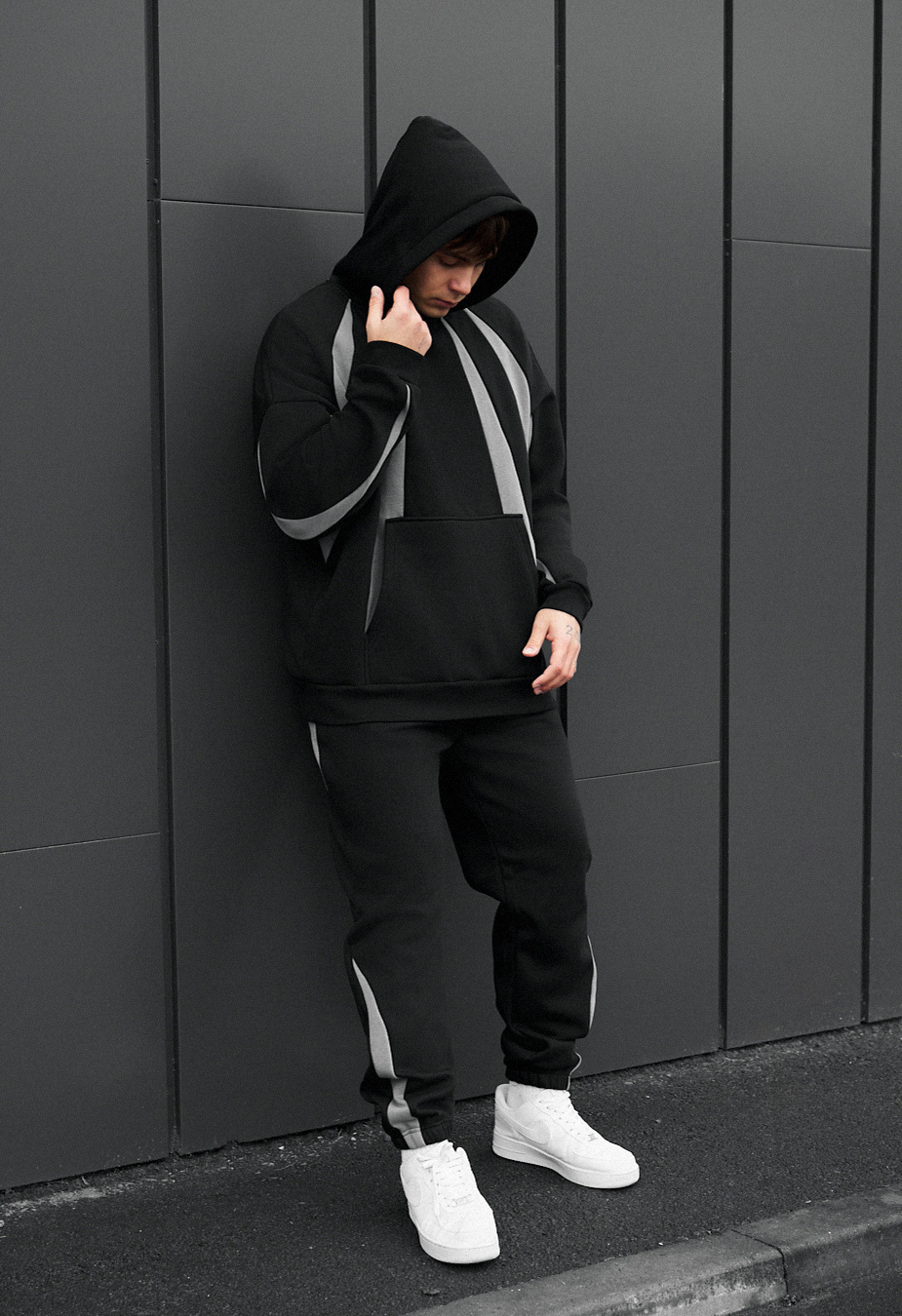 Dres Staff wh black & gray