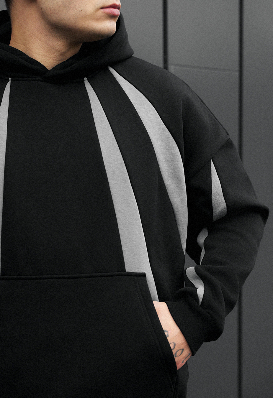 Dres Staff wh black & gray