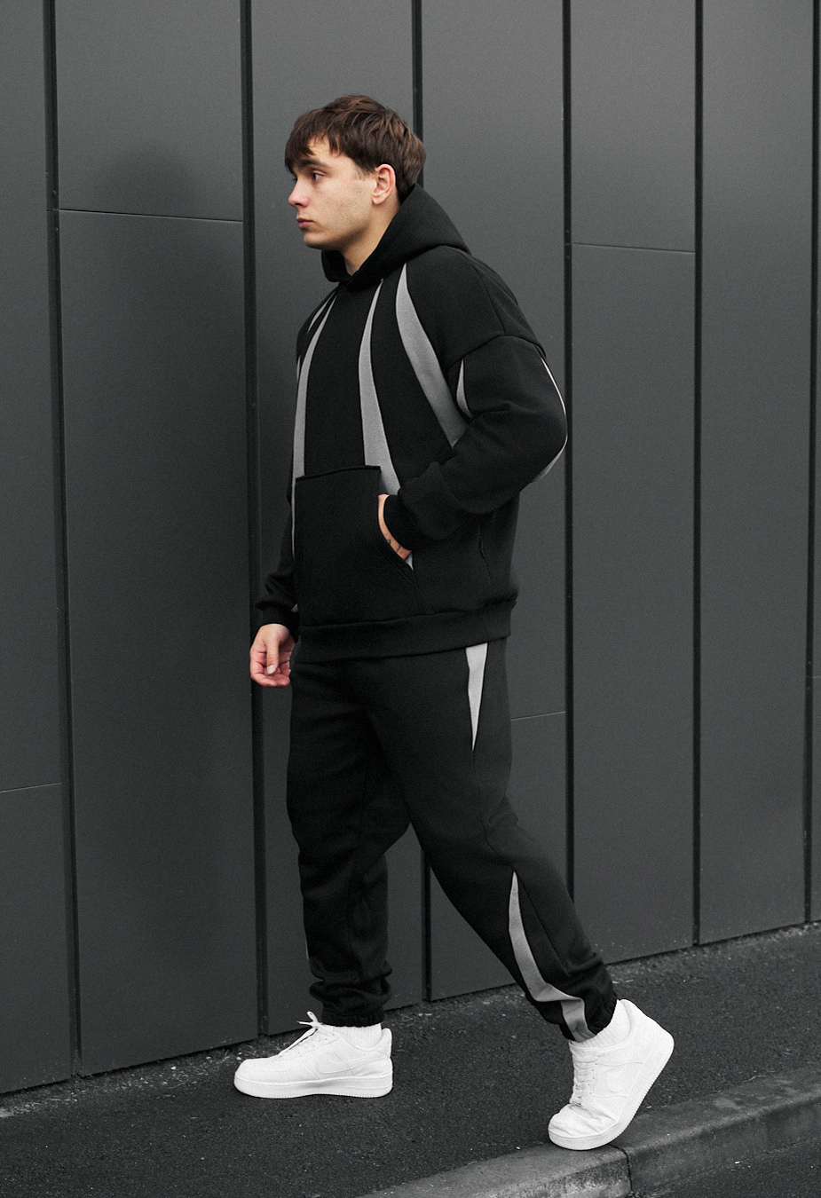 Dres Staff wh black & gray