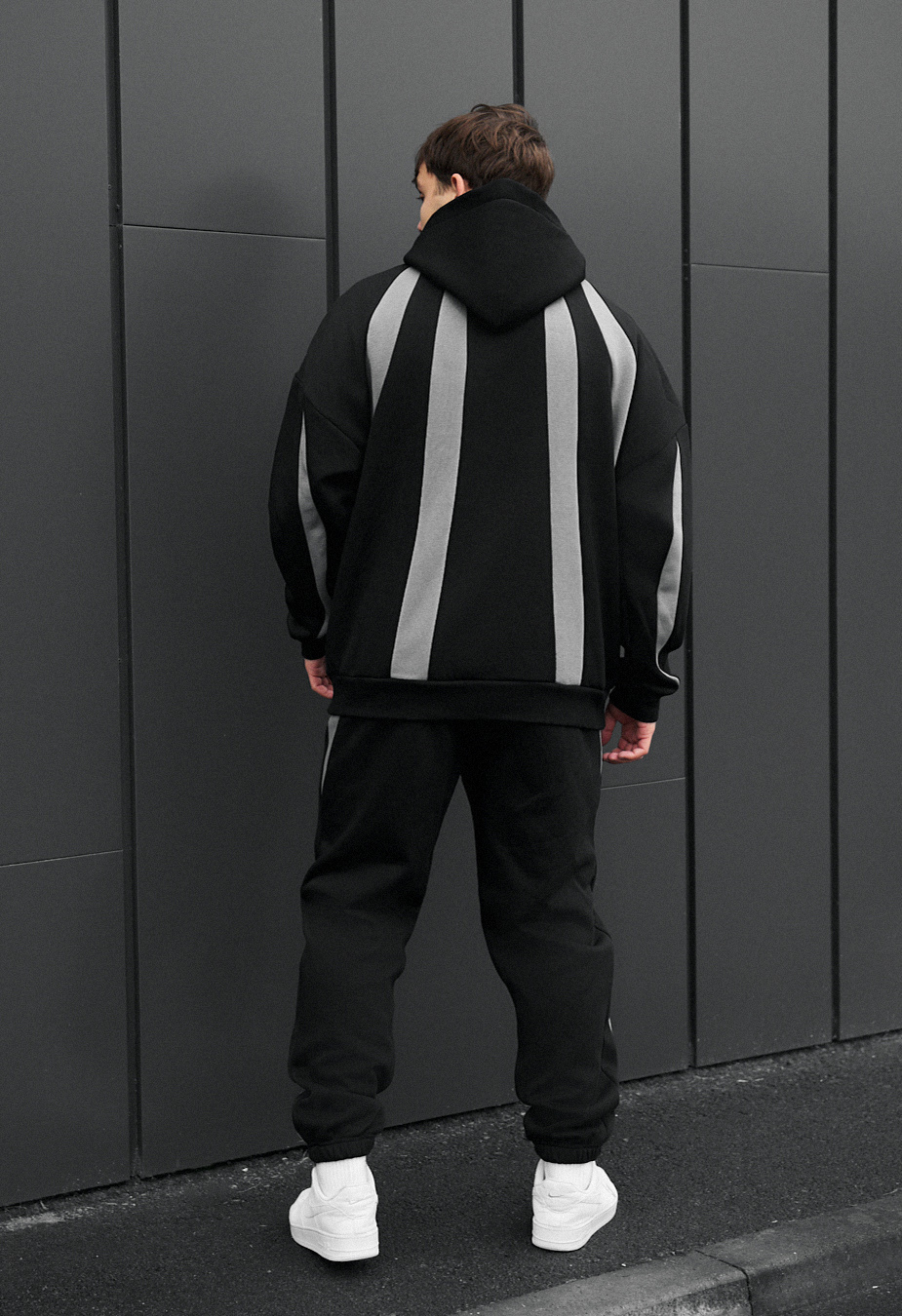 Dres Staff wh black & gray