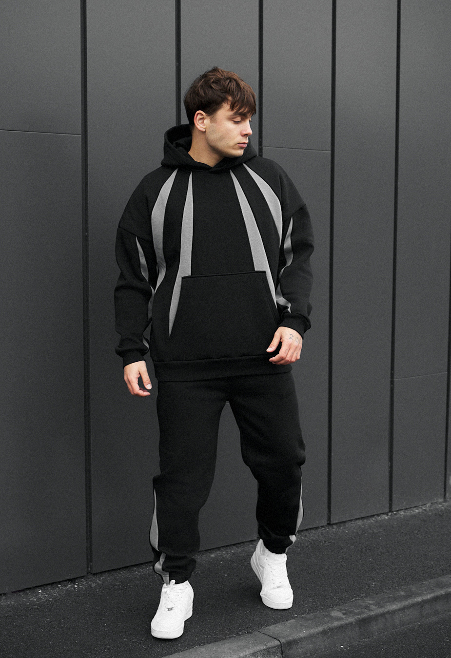 Dres Staff wh black & gray