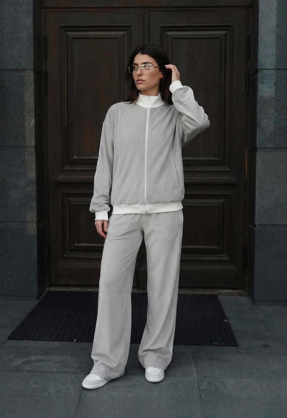 Dres Staff ban light gray & white