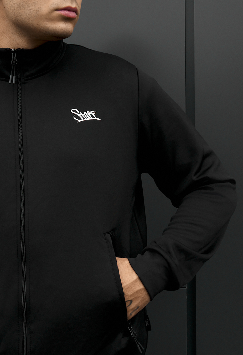 Olimpijka Staff ja logo black