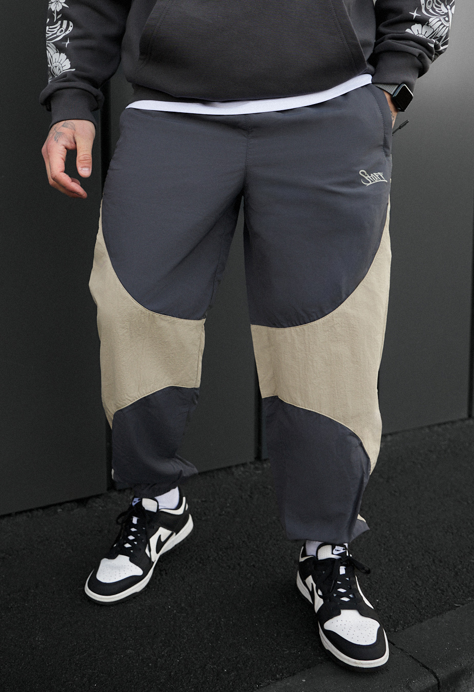 Joggery Staff goa logo gray & beige