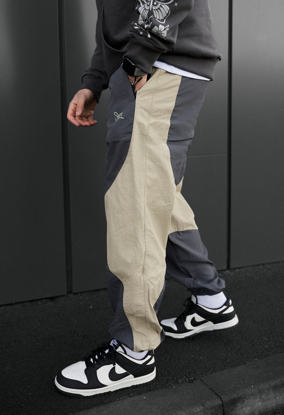 Joggery Staff goa logo gray & beige