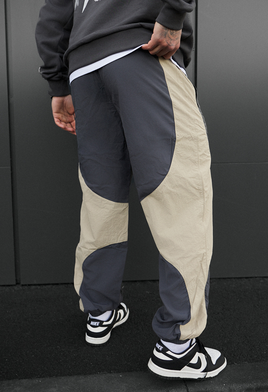 Joggery Staff goa logo gray & beige