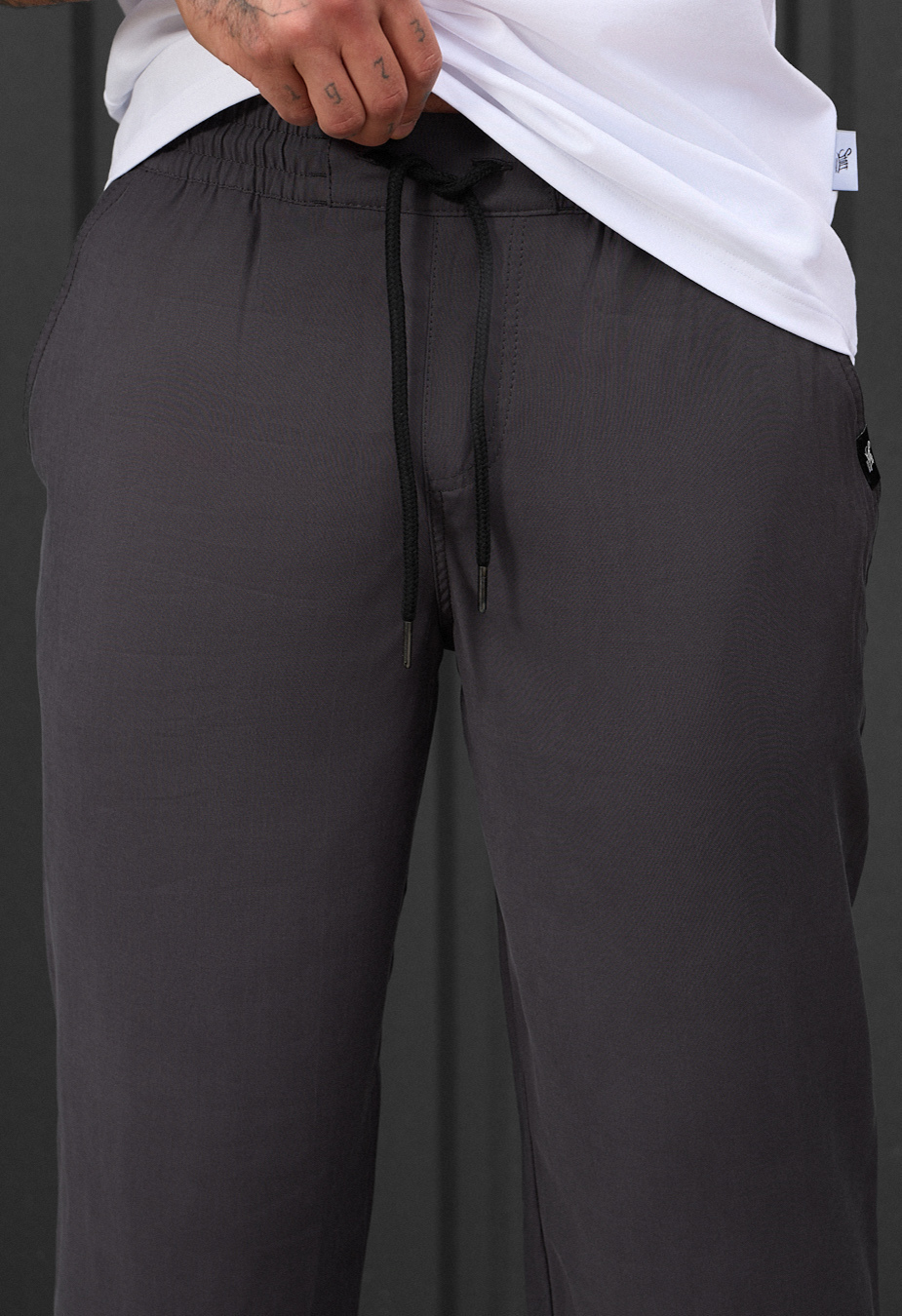 Spodnie chinos Staff pli dark gray