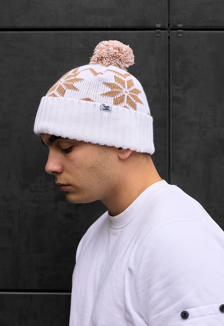 Czapka Staff white & beige pattern pompon