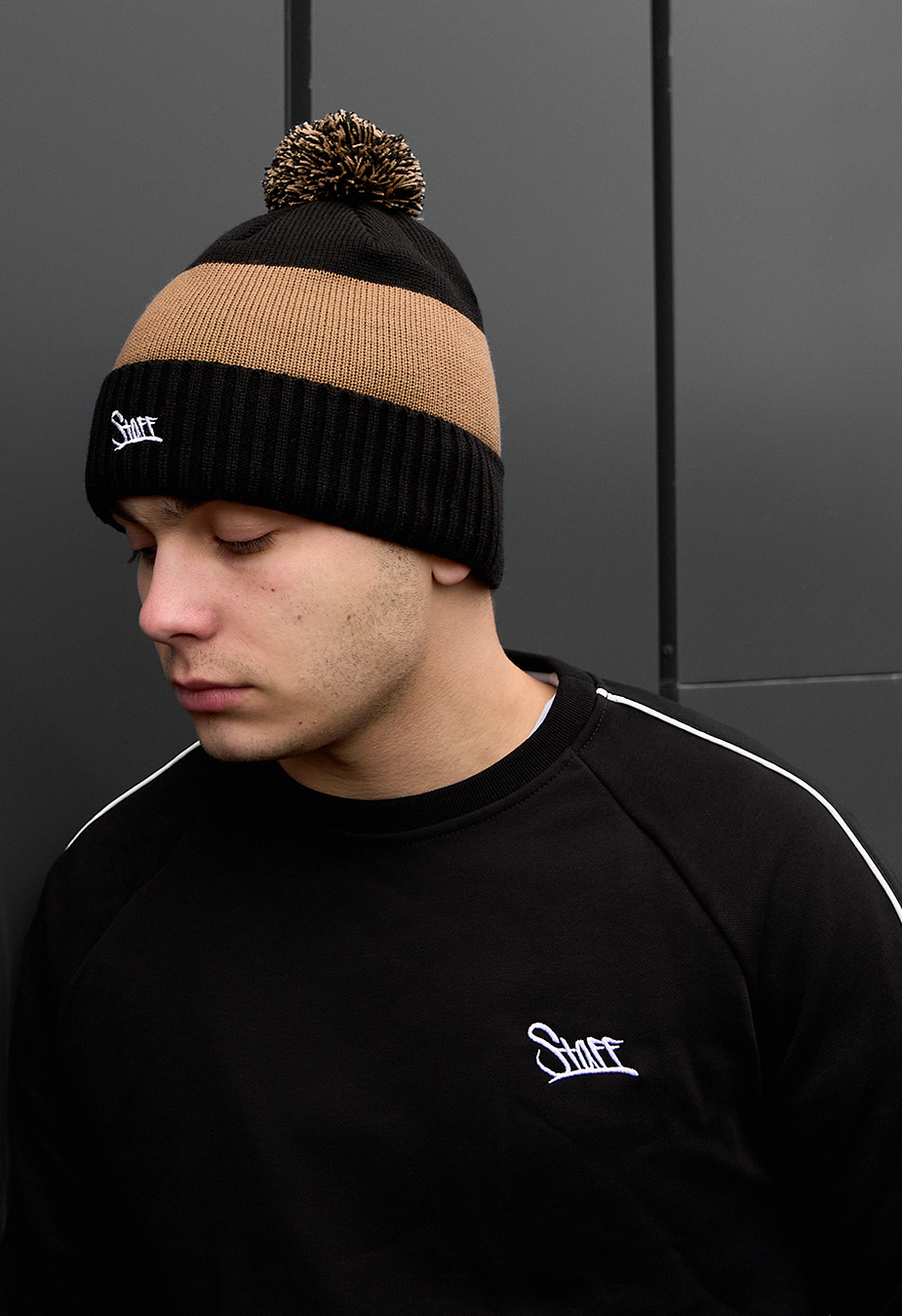 Czapka Staff black & brown logo pompon