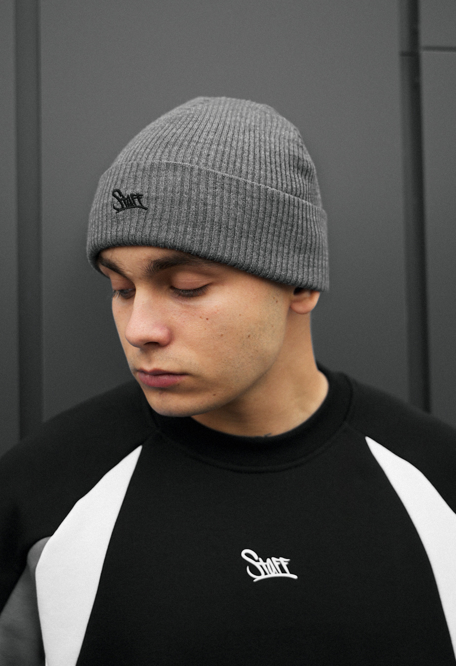 Czapka Staff 6 gray logo