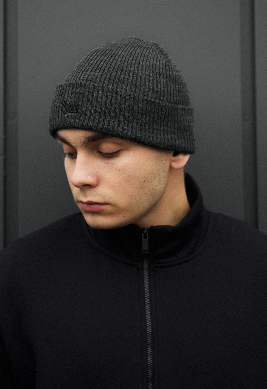 Czapka Staff 6 graphite logo