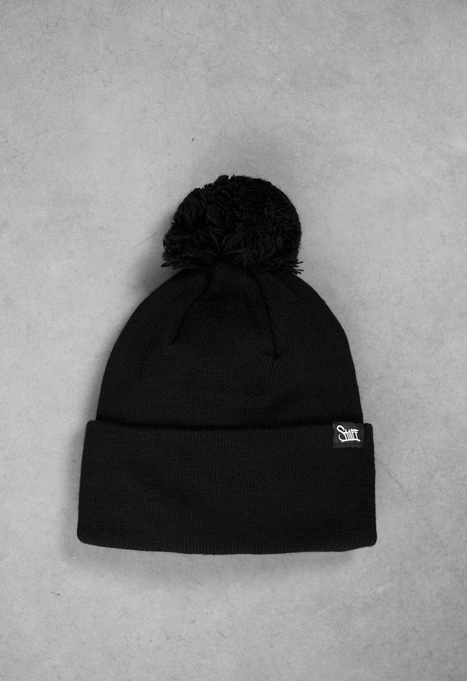 Czapka Staff black pompon