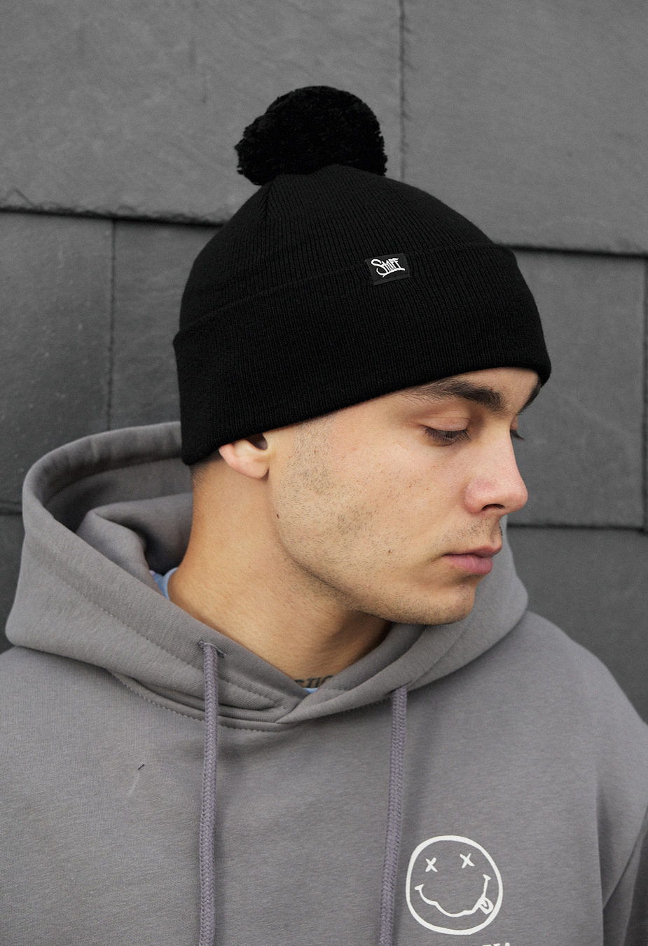 Czapka Staff black pompon