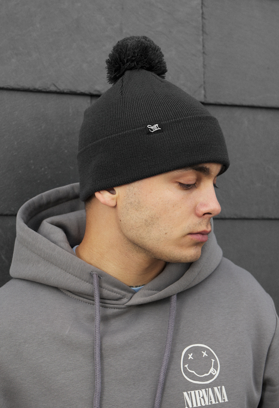Czapka Staff dark gray pompon