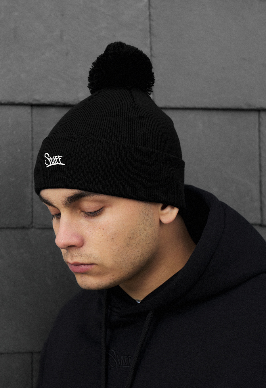 Czapka Staff logo black pompon