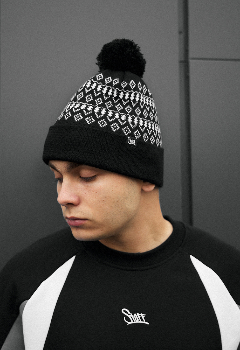 Czapka Staff black & white pattern pompon