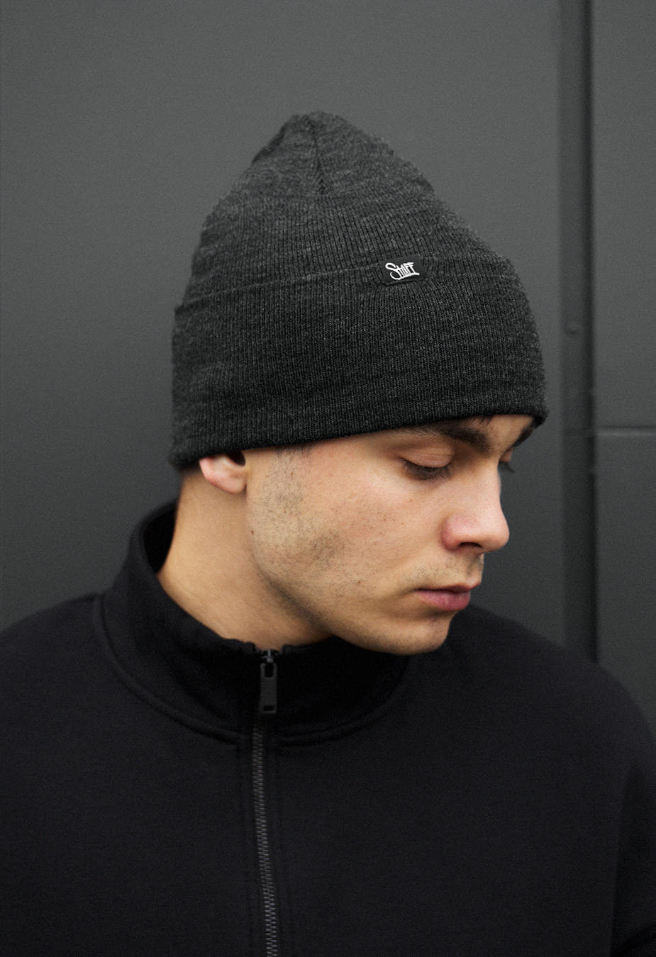 Czapka Staff 11 graphite logo long