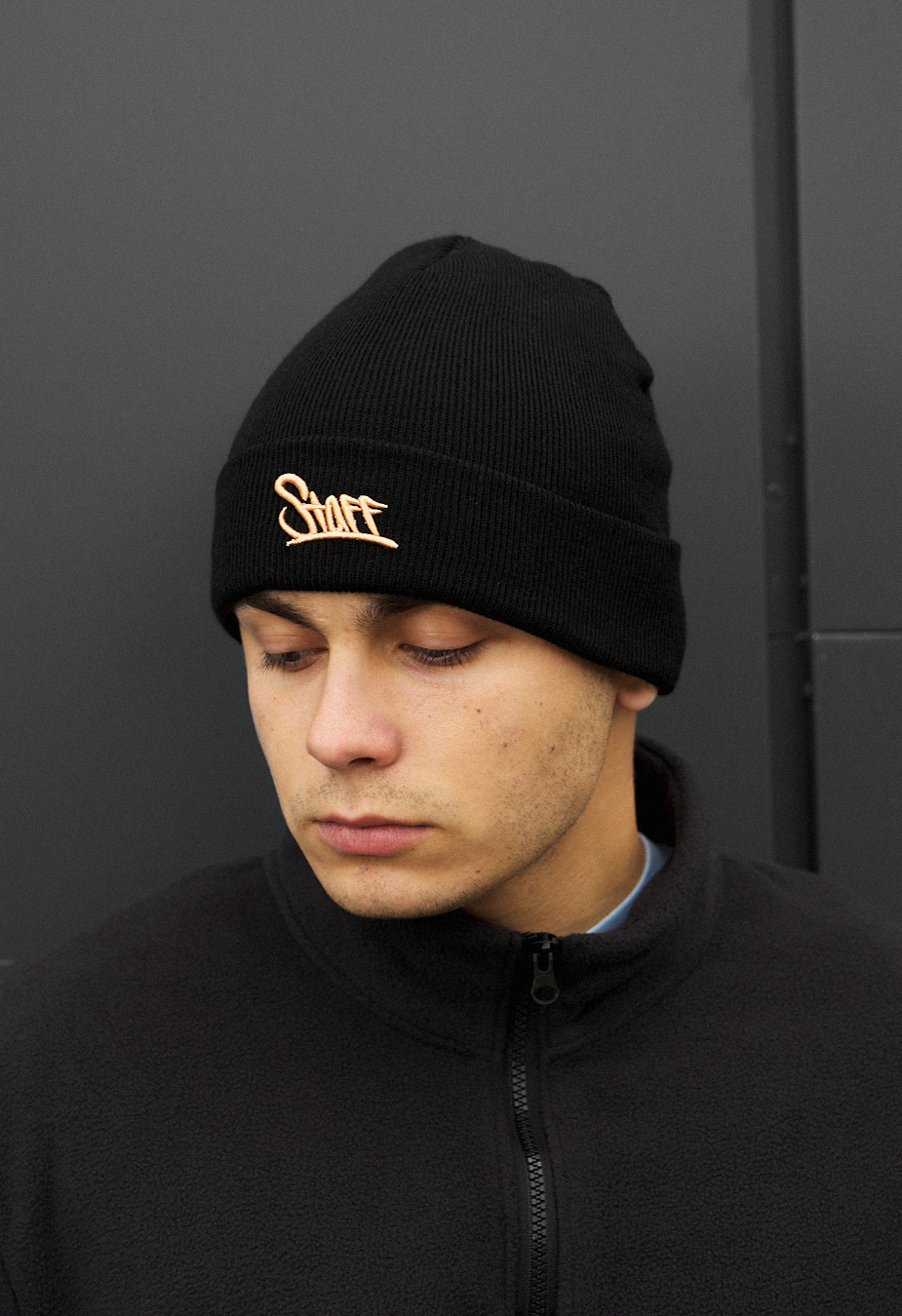 Czapka Staff 24 logo gold