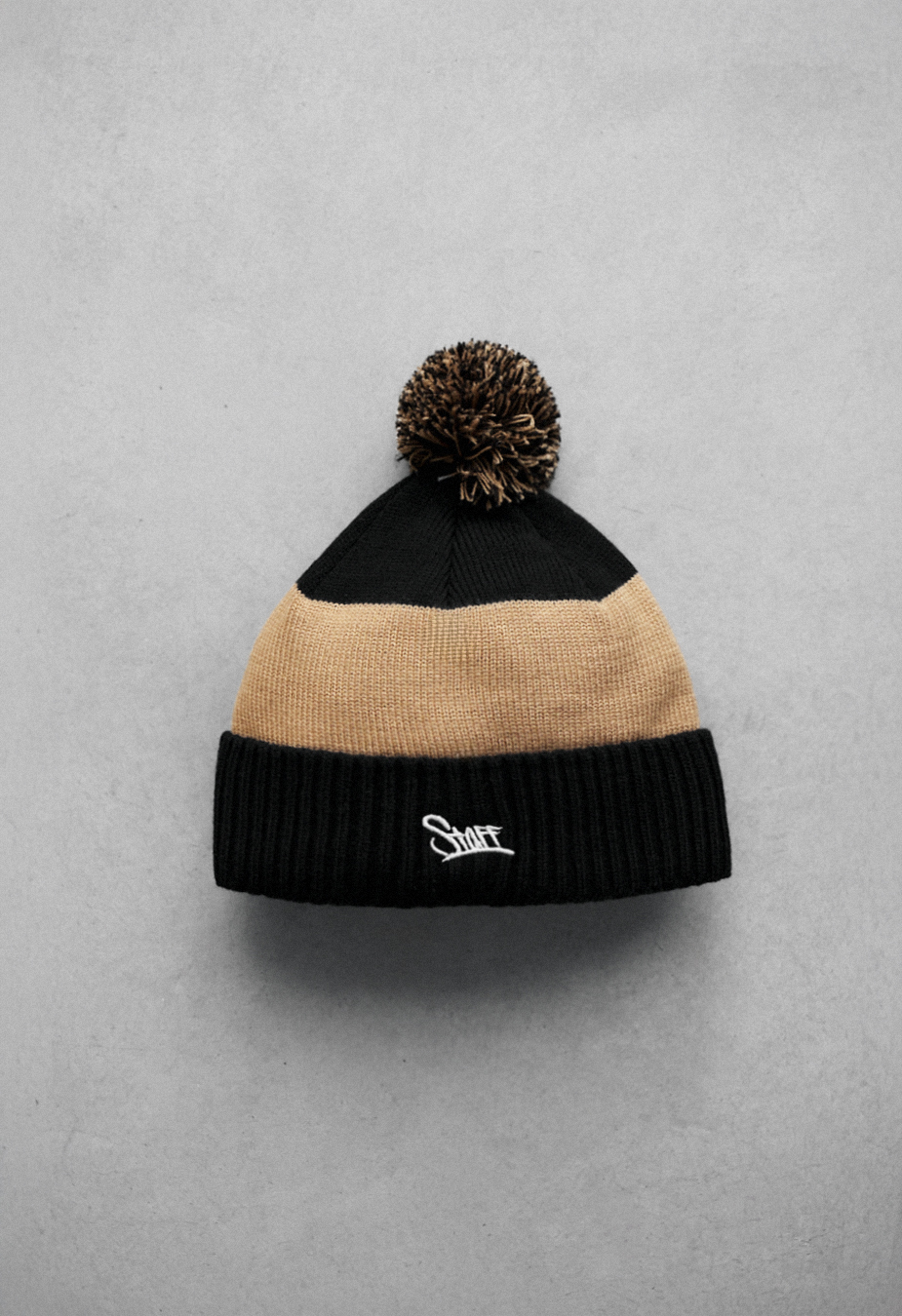 Czapka Staff 36 mix logo pompon